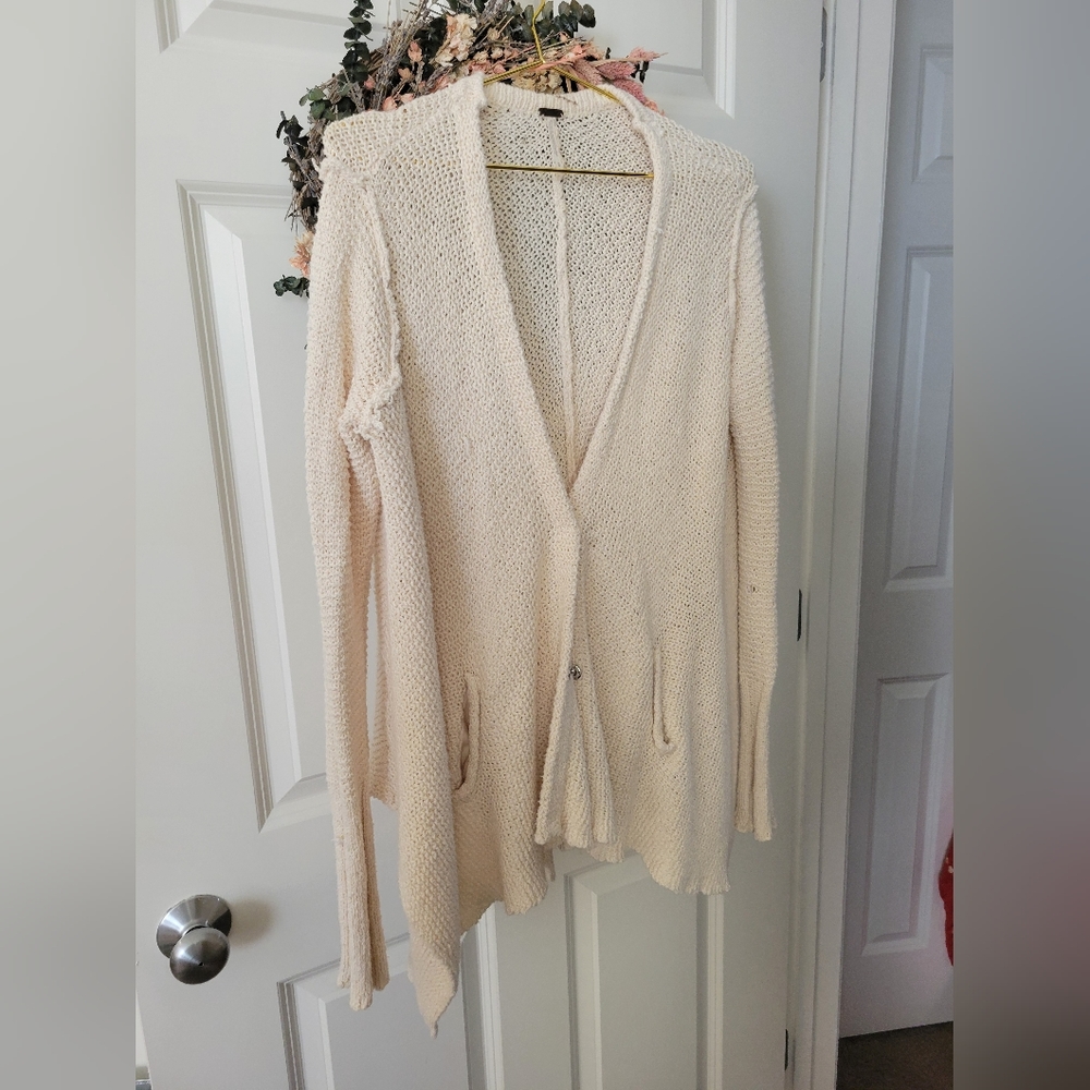 Free People Ivory Chunky Shark Bite Hem Slouchy Knit Oversized Cardigan Sz S - Picture 5 of 6